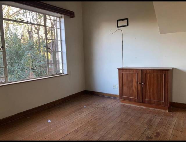 5 BEDROOM HOUSE FOR SALE IN KENSINGTON